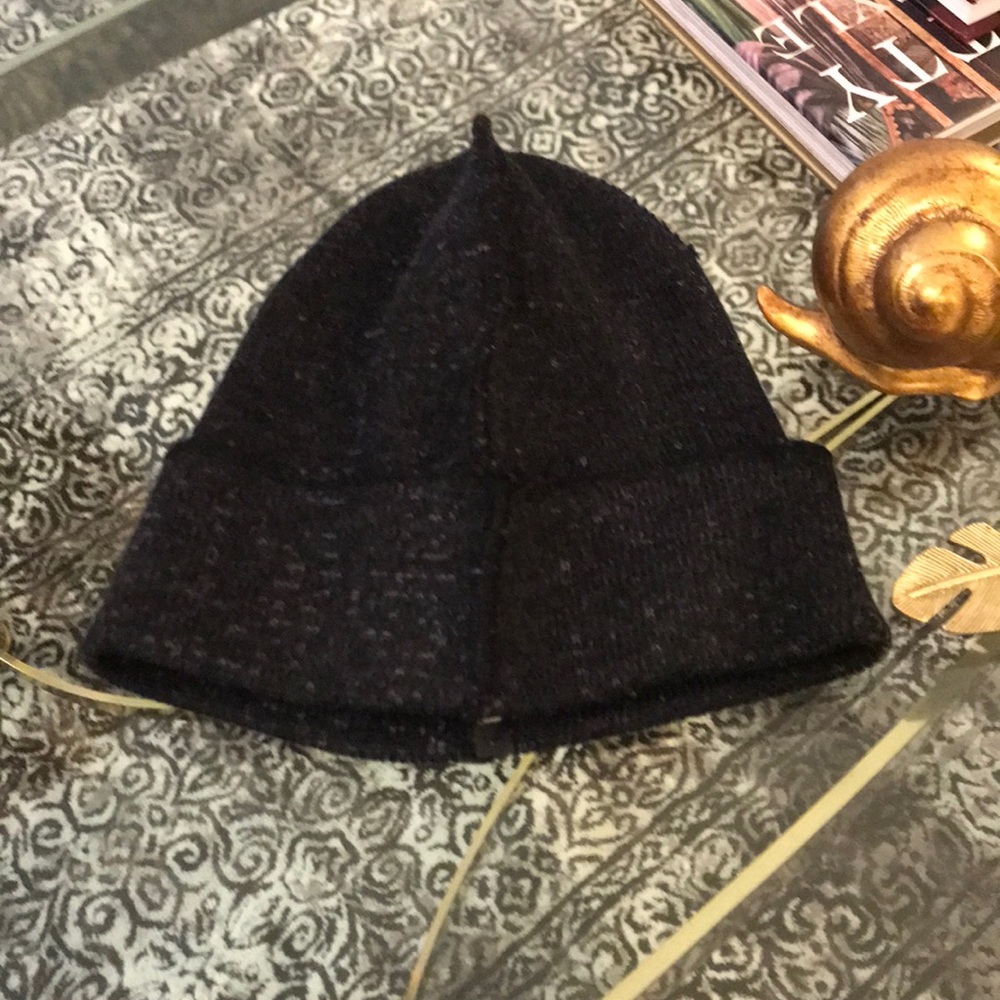 Charcoal black heather fine knit yarn
